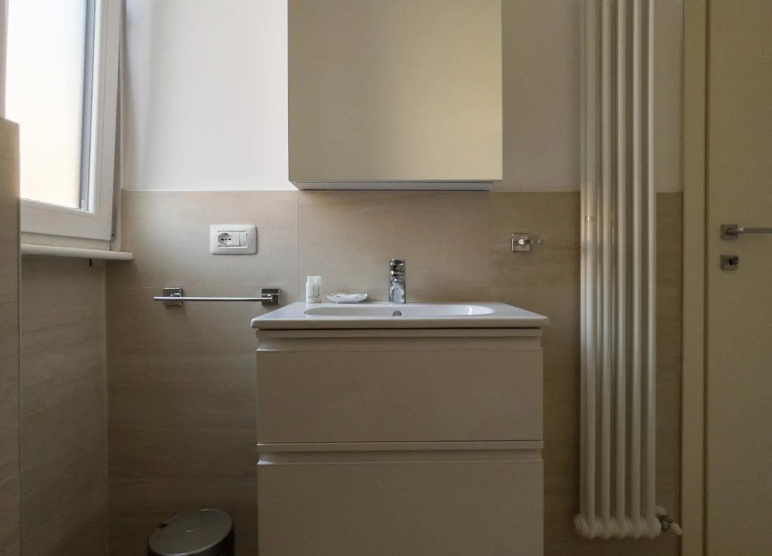 Affittacamere Rrrapido Holy Suites And Rooms - Via Sardegna Milano Italia