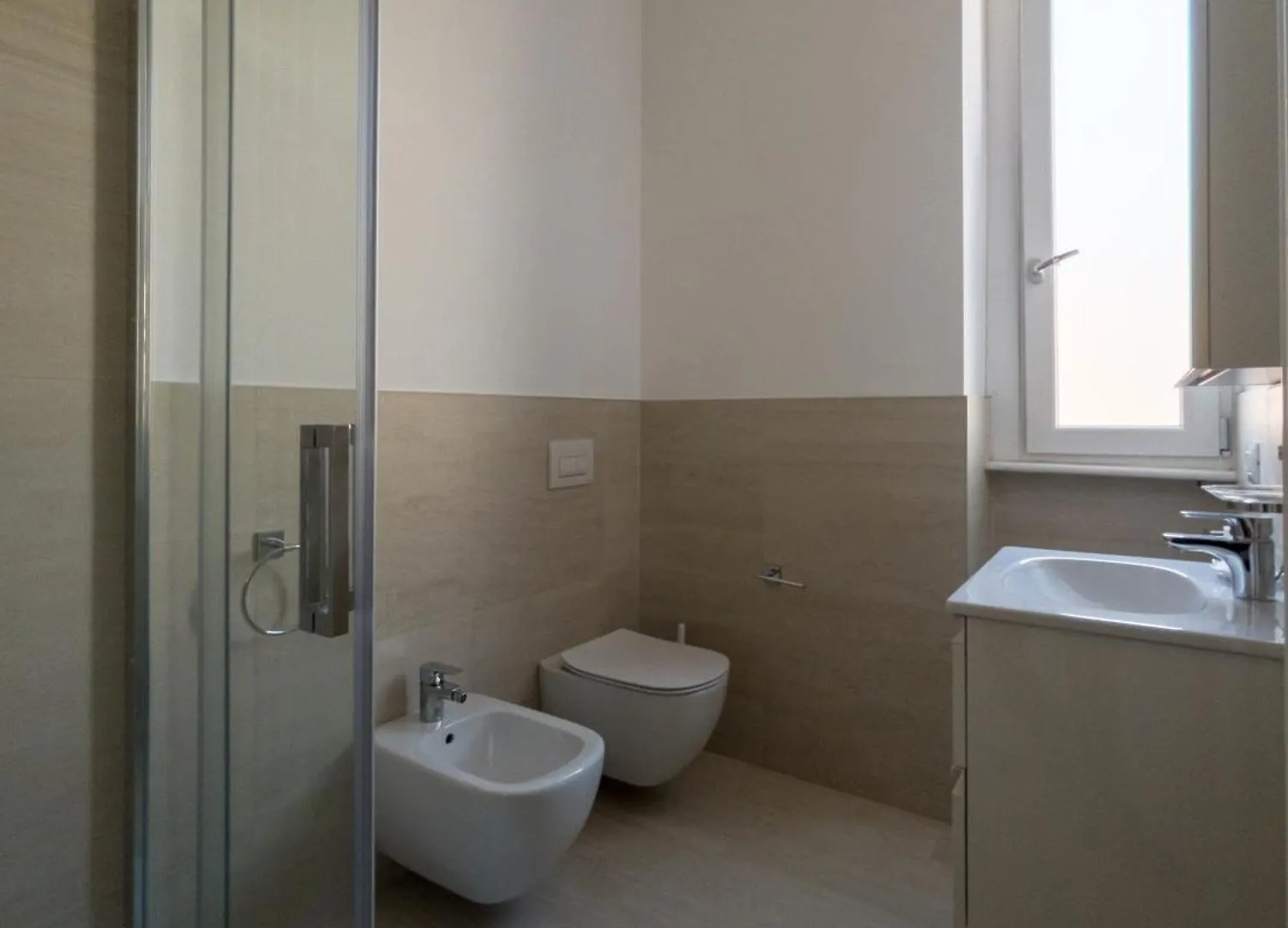 Rrrapido Holy Suites And Rooms - Via Sardegna Milano Affittacamere