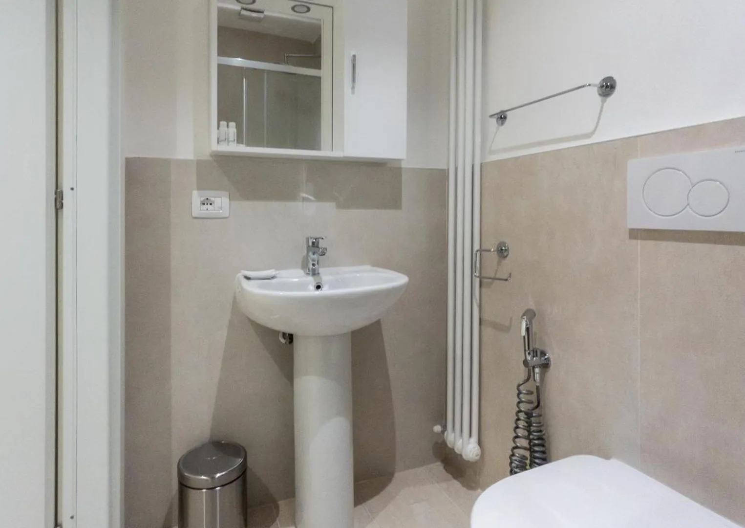 Pensión Rrrapido Holy Suites And Rooms - Via Sardegna Milán