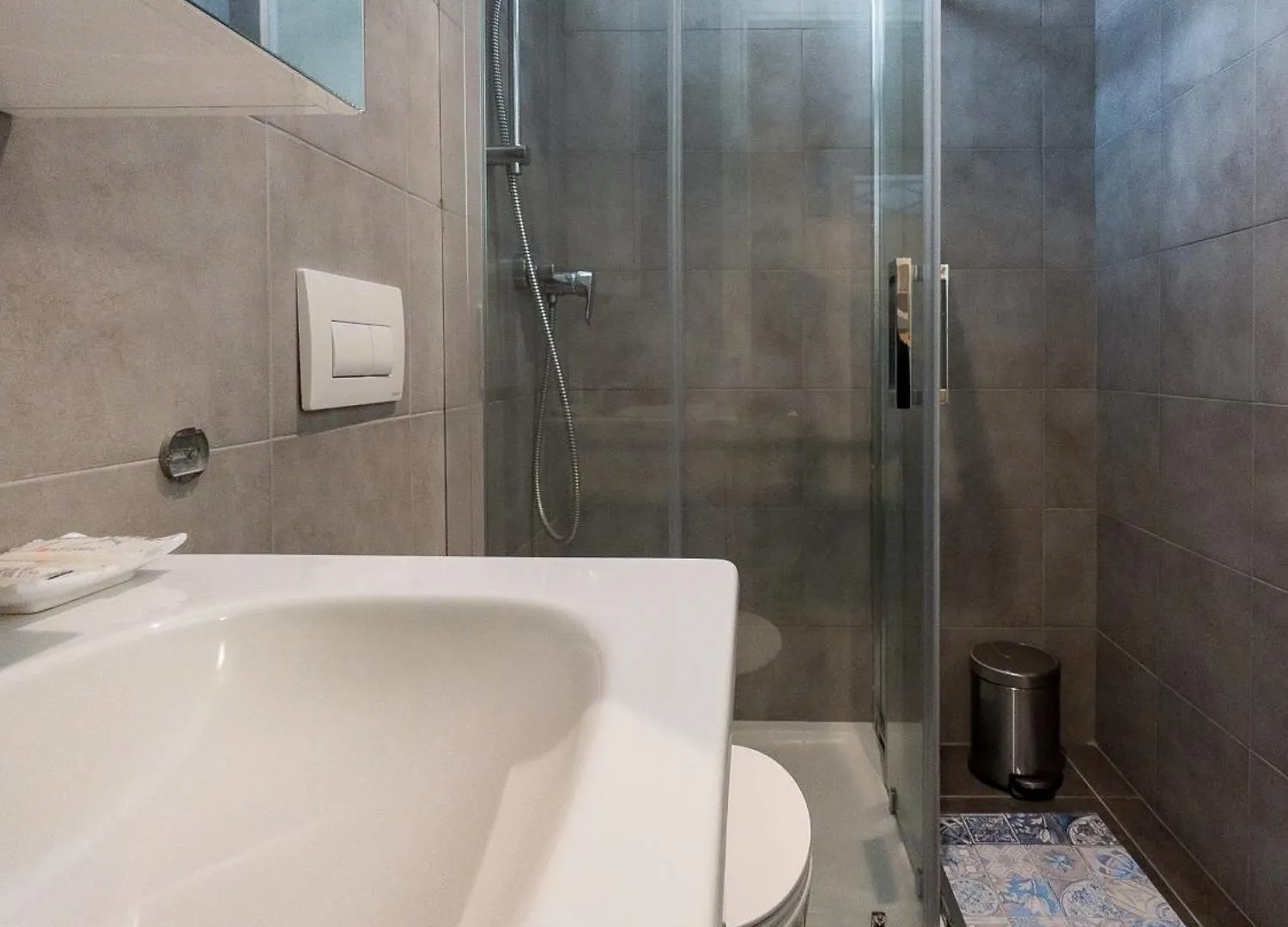 Rrrapido Holy Suites And Rooms - Via Sardegna Milano Affittacamere
