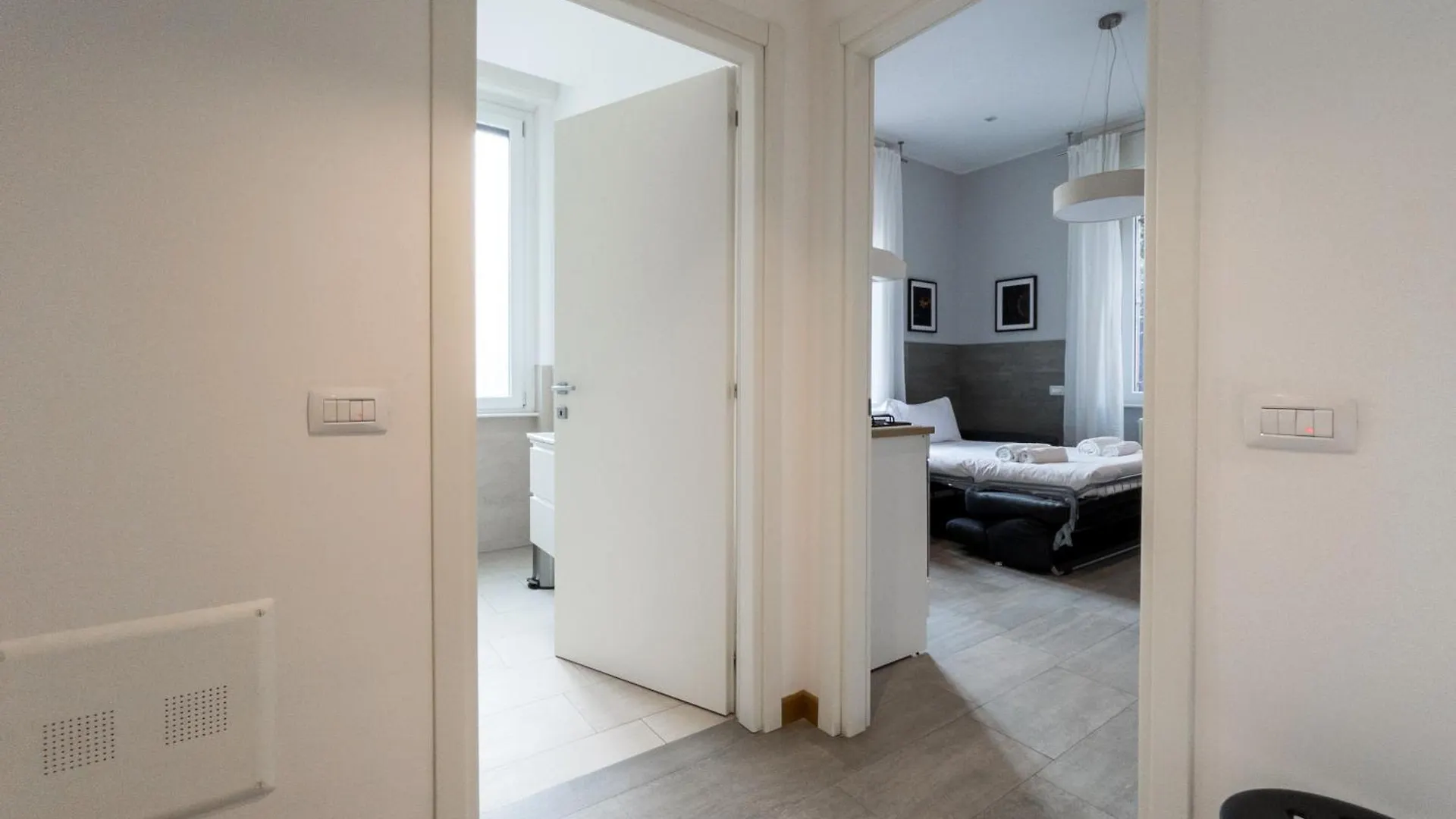 Rrrapido Holy Suites And Rooms - Via Sardegna Milano 0*,  Italia